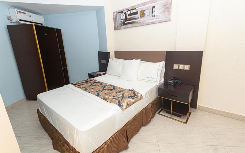 דואלה Hotel Le Figaro מראה חיצוני תמונה